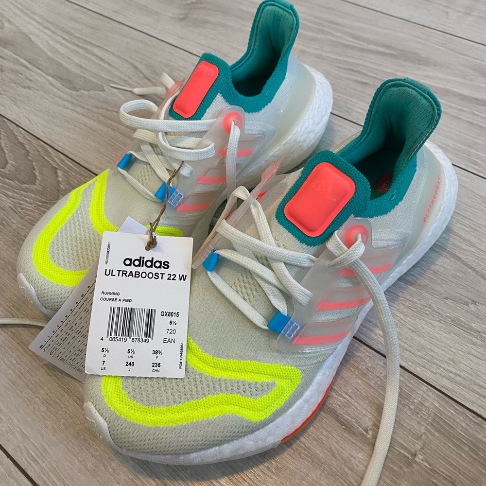 Brand new ultraboost 22 w, gx8015